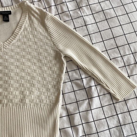 Raffaella V-neck Sweater - Picture 4 of 5